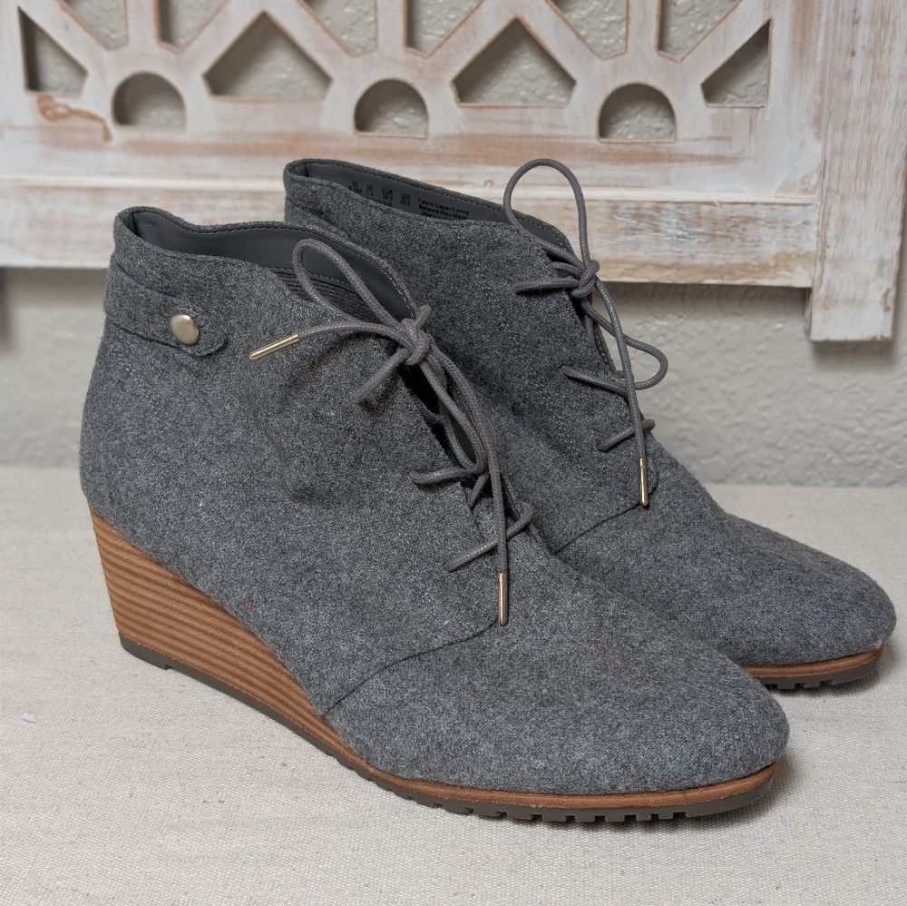 NEW W/ FLAW Dr. Scholl's Be Energized Conquer Grey Wedge Ankle Boot Women's 9.5M